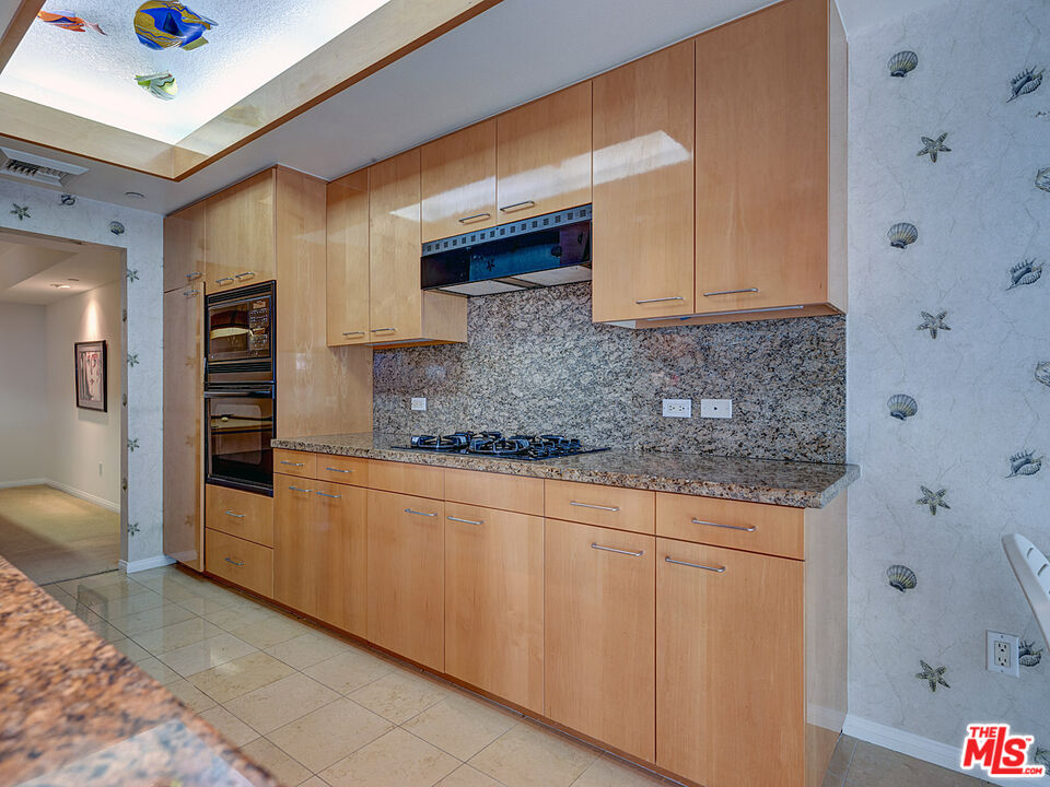 13600 Marina Pointe Dr Unit: 614