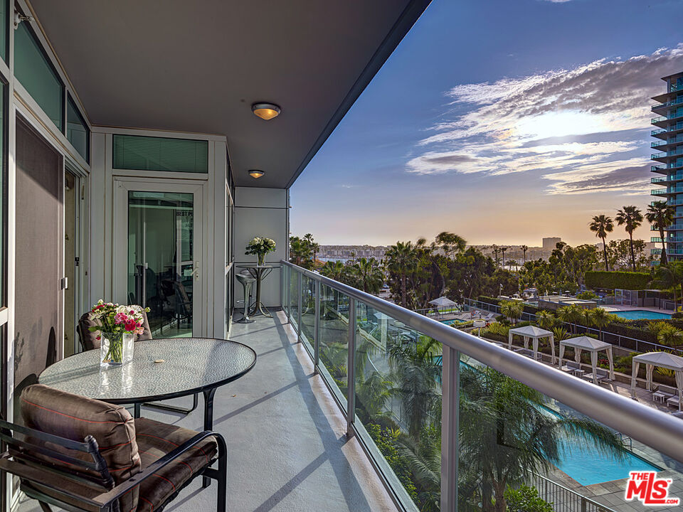 13600 Marina Pointe Dr Unit: 614