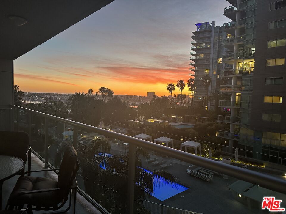 13600 Marina Pointe Dr Unit: 614