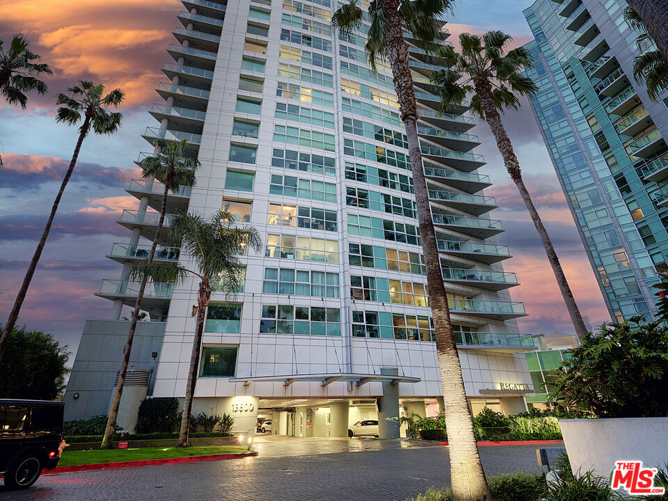 13600 Marina Pointe Dr Unit: 614
