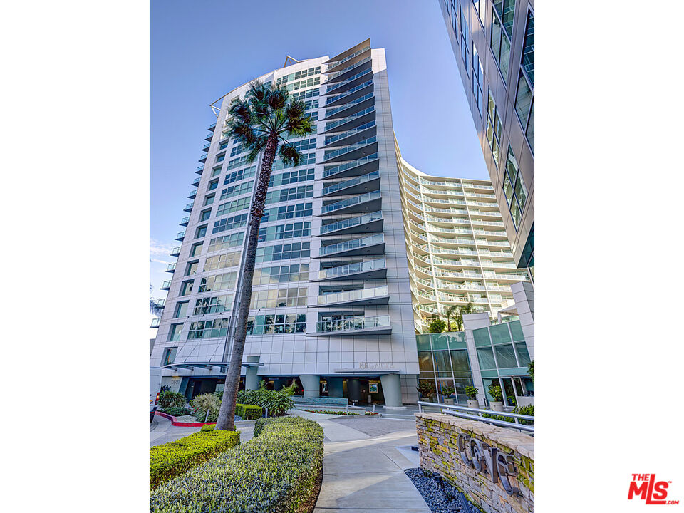 13600 Marina Pointe Dr Unit: 614