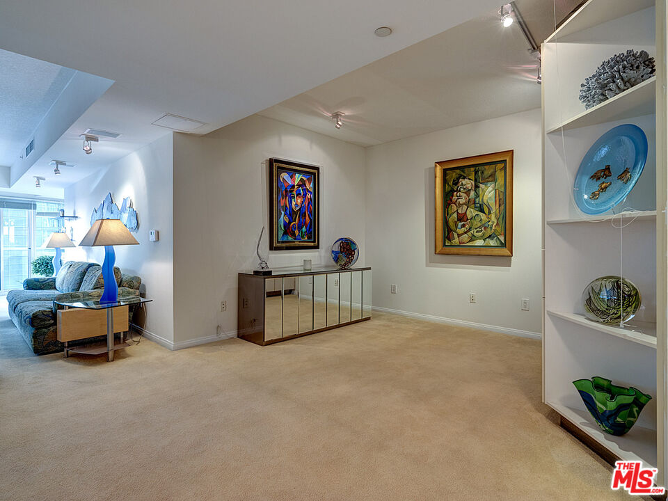 13600 Marina Pointe Dr Unit: 614