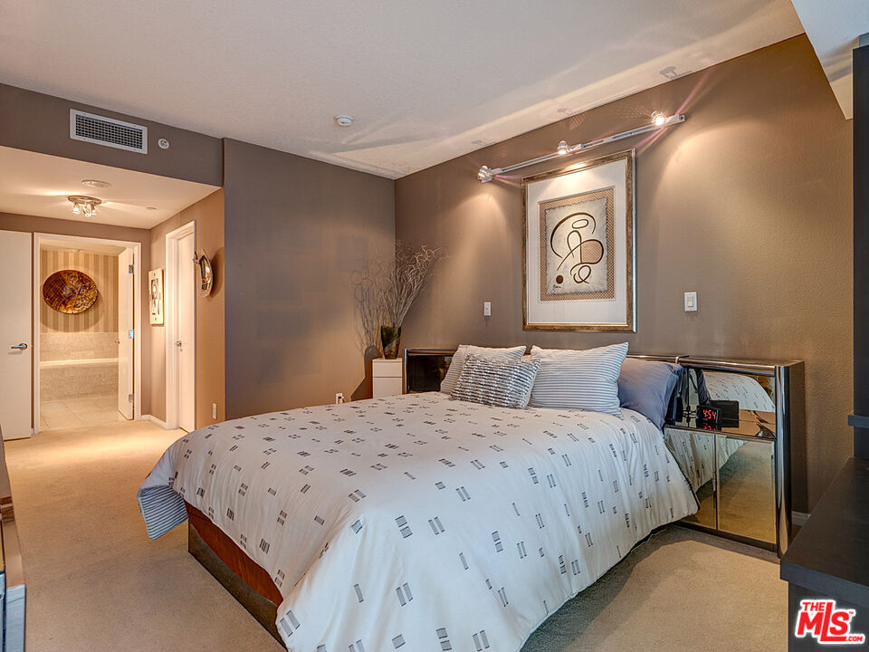 13600 Marina Pointe Dr Unit: 614