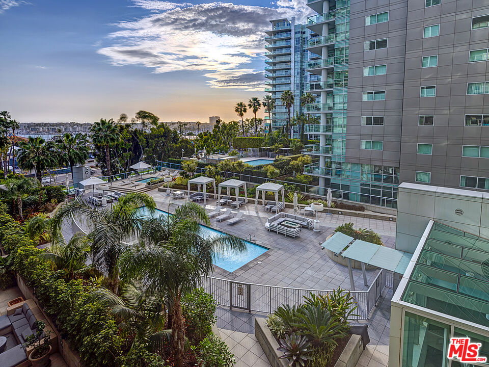 13600 Marina Pointe Dr Unit: 614