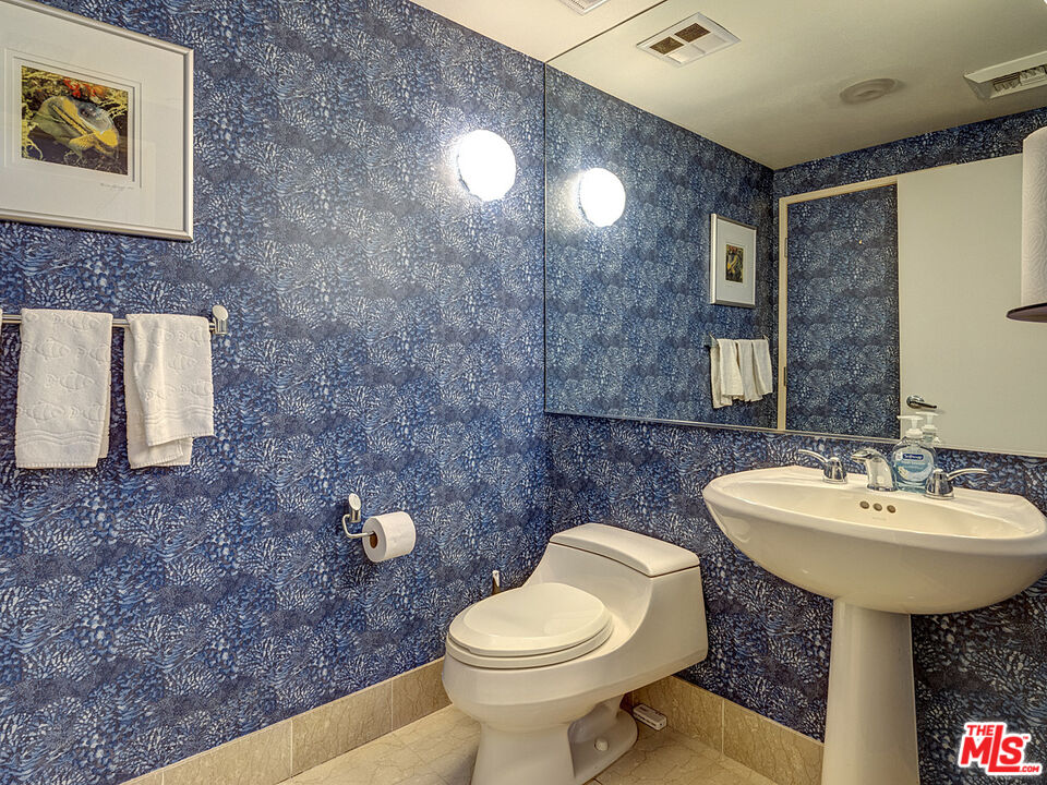 13600 Marina Pointe Dr Unit: 614