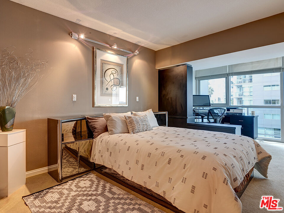 13600 Marina Pointe Dr Unit: 614