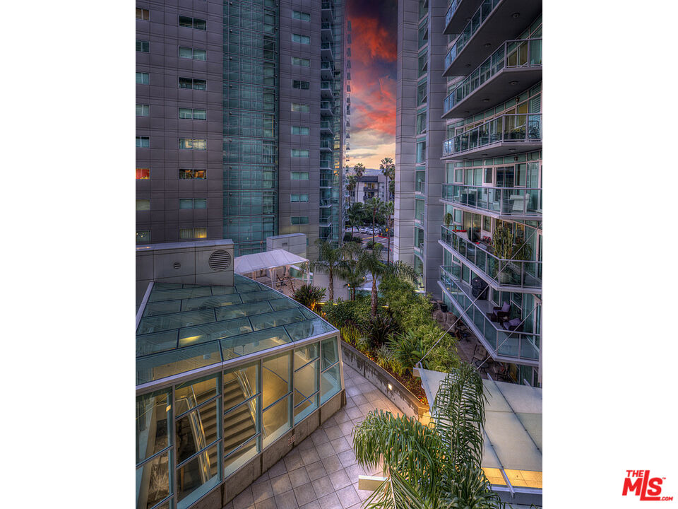 13600 Marina Pointe Dr Unit: 614