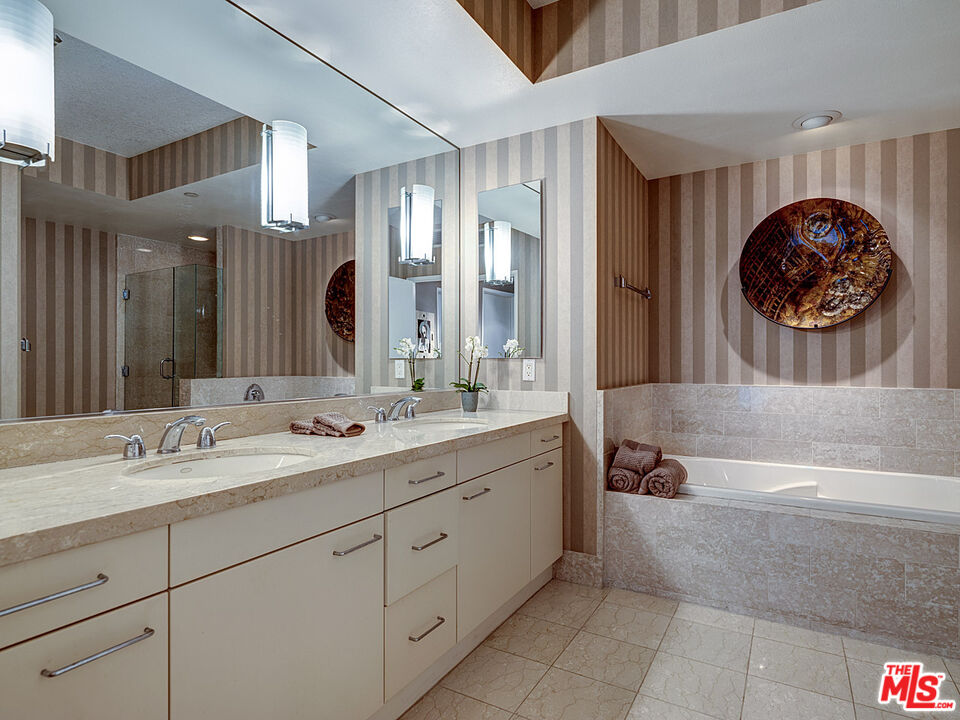 13600 Marina Pointe Dr Unit: 614