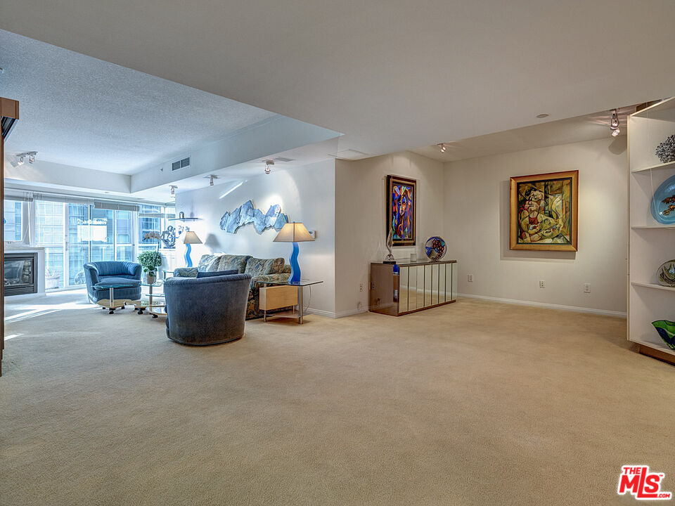 13600 Marina Pointe Dr Unit: 614