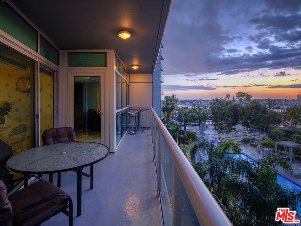 13600 Marina Pointe Dr Unit: 614