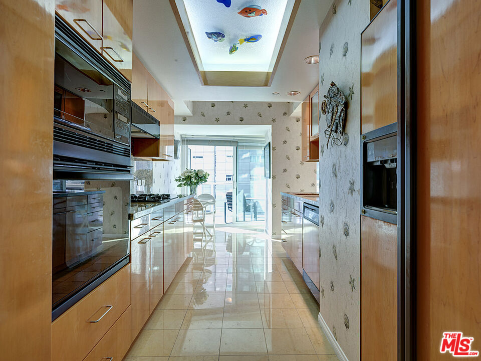 13600 Marina Pointe Dr Unit: 614