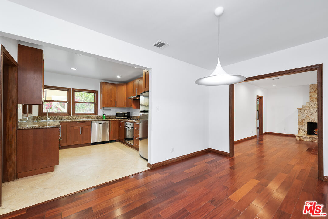 16751 W Sunset Blvd