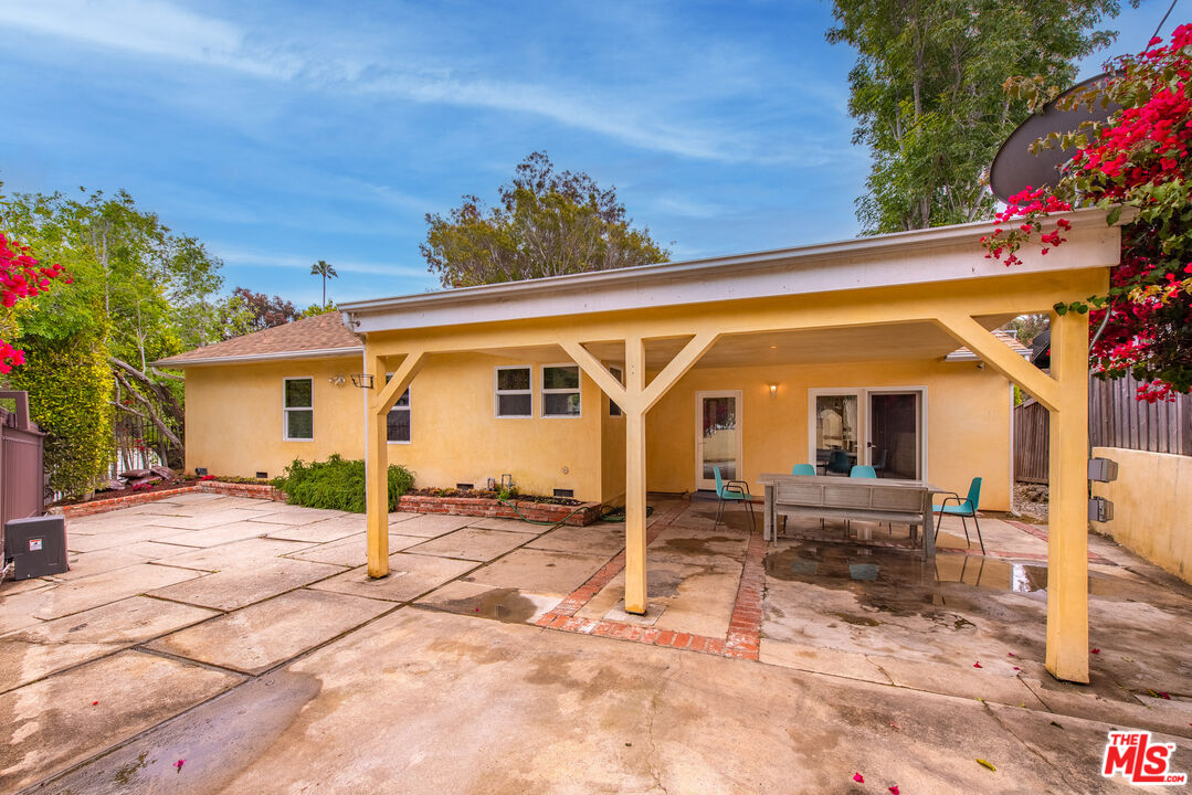 16751 W Sunset Blvd