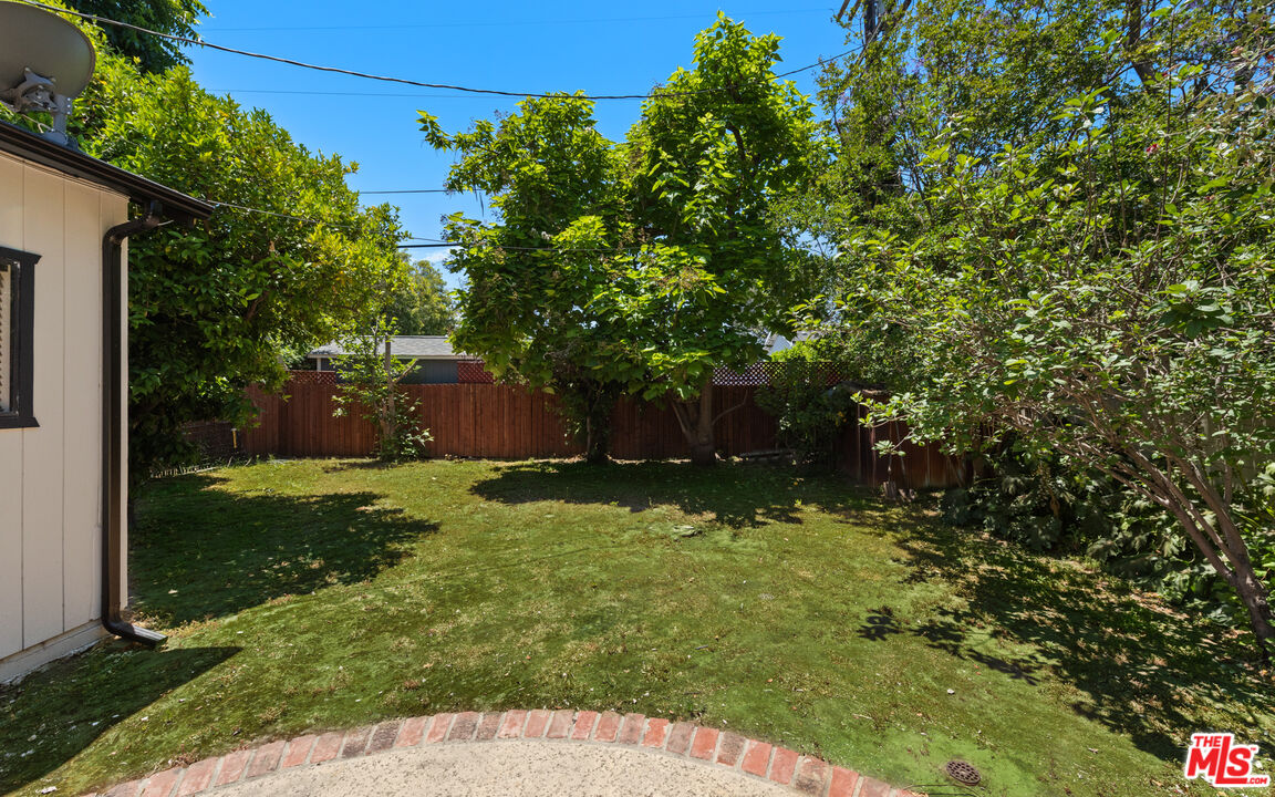 5519 Ventura Canyon Ave