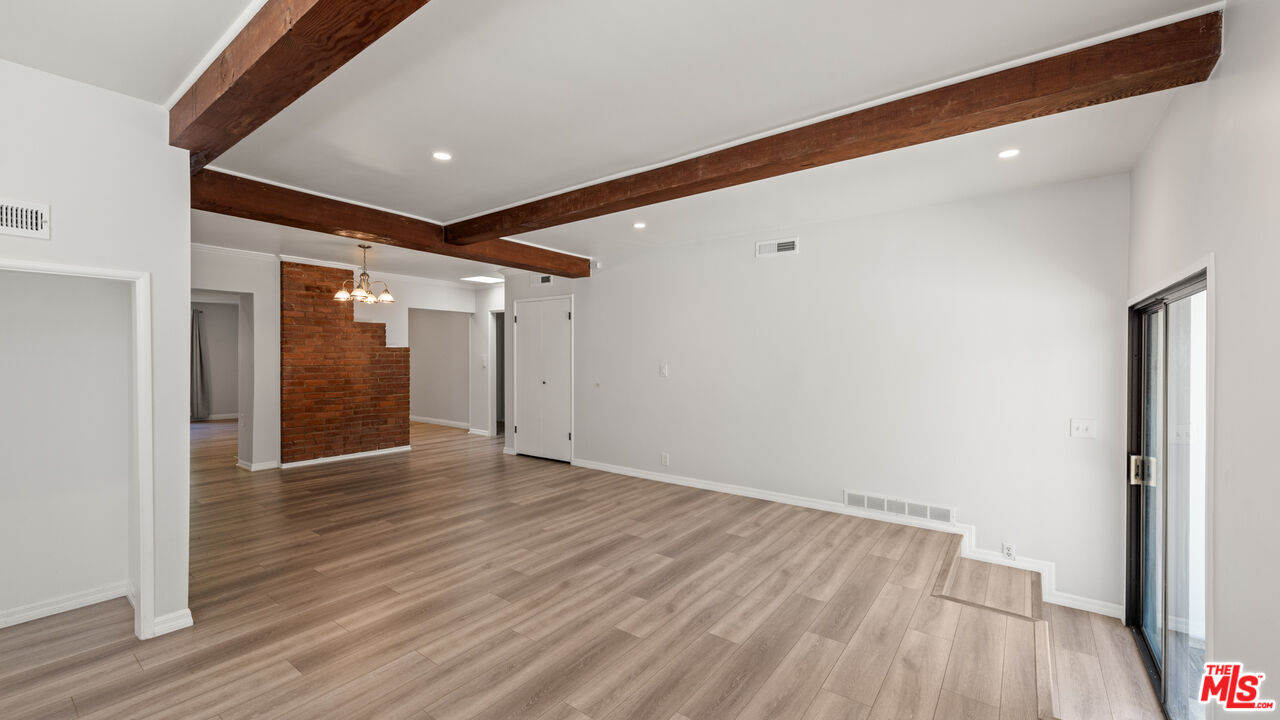 5519 Ventura Canyon Ave