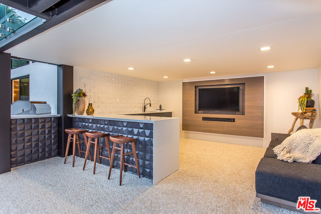 8842 Evanview Dr