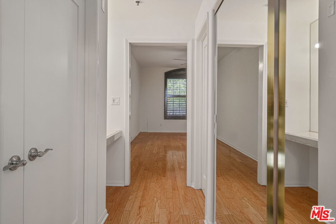 930 N Doheny Dr, #208