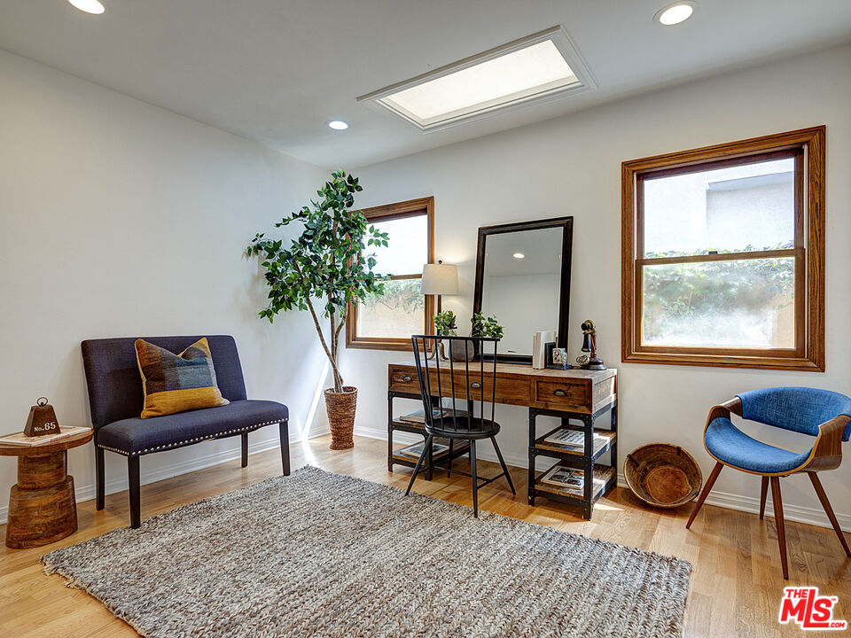 7507 Cowan Ave