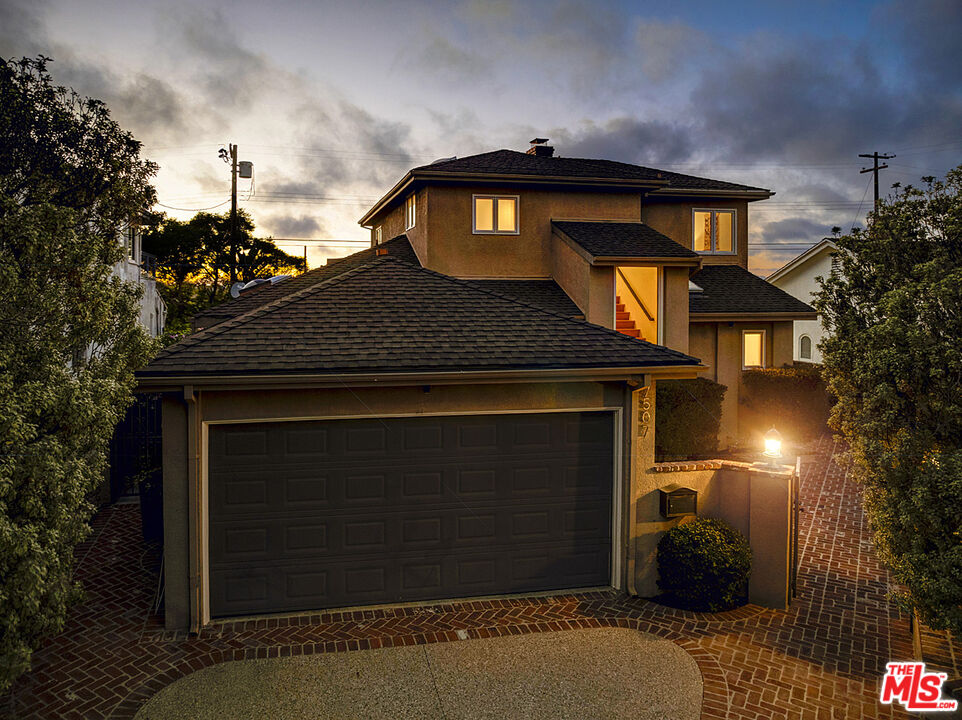 7507 Cowan Ave
