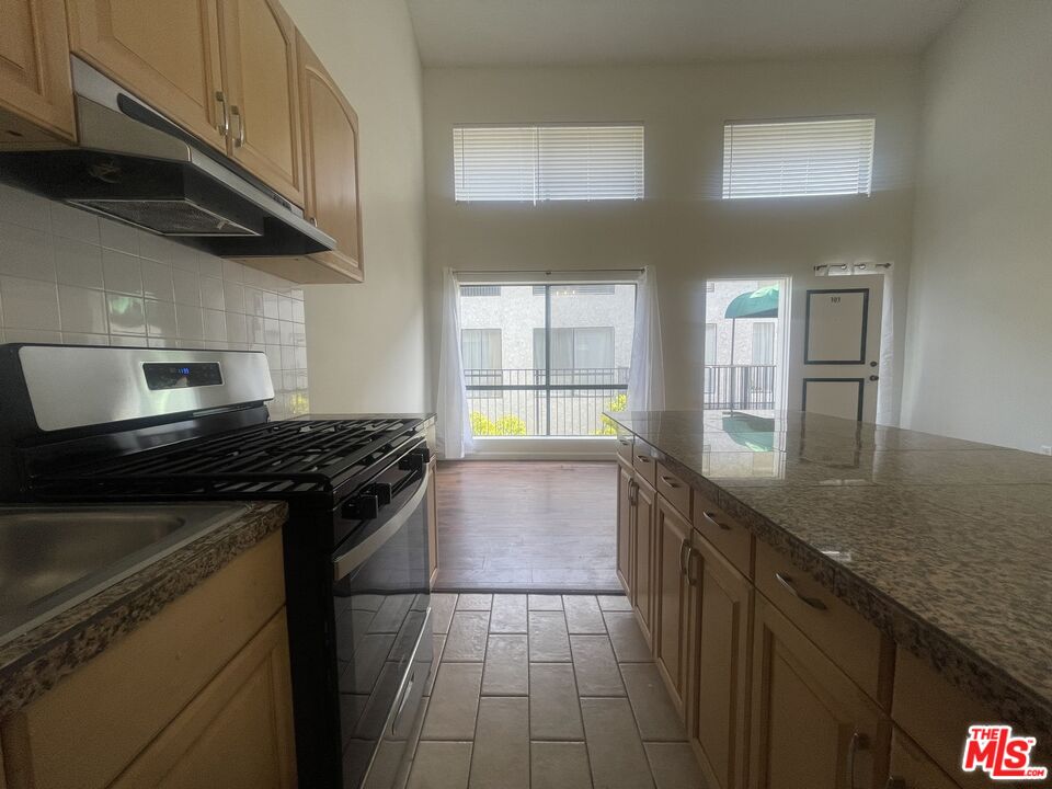 1531 N Detroit St, #303