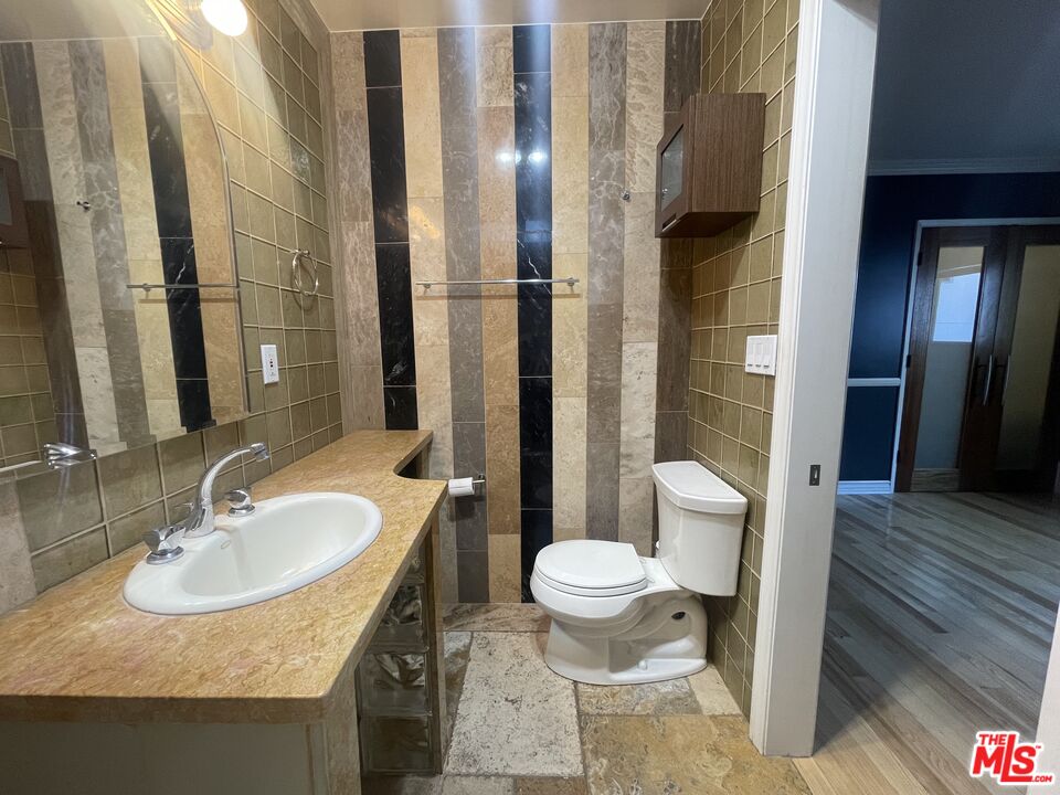 1122 N Formosa Ave, #8