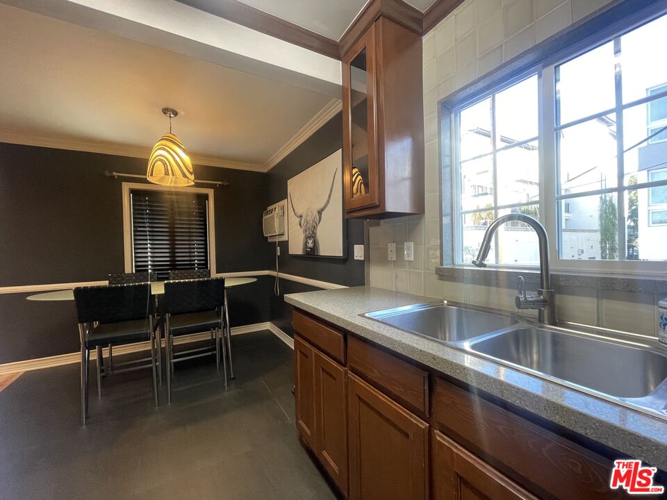 1122 N Formosa Ave, #8