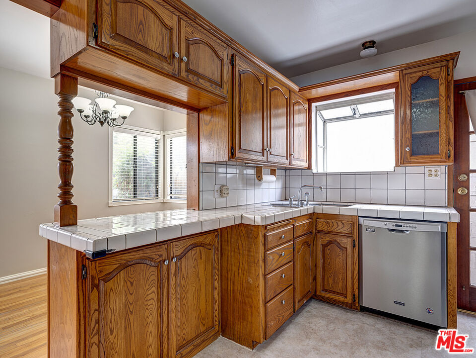 4137 Sunnyside Ave