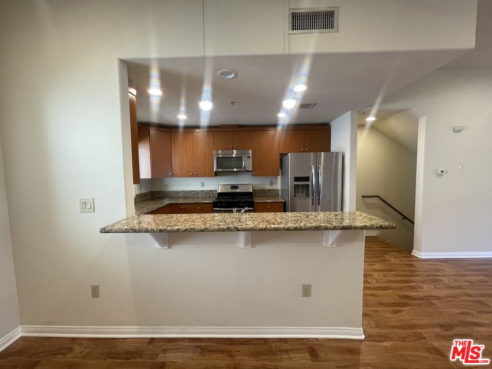 15024 Magnolia Blvd, #104