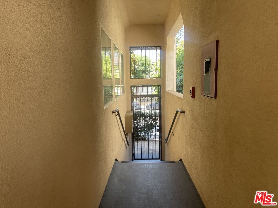 15024 Magnolia Blvd, #104