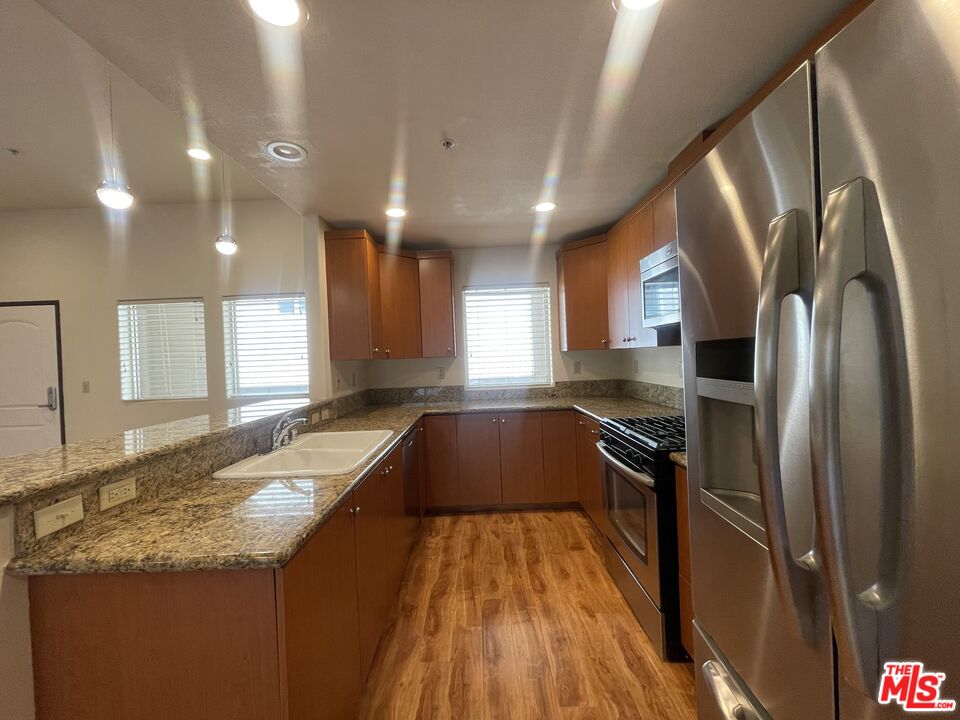 15024 Magnolia Blvd, #104