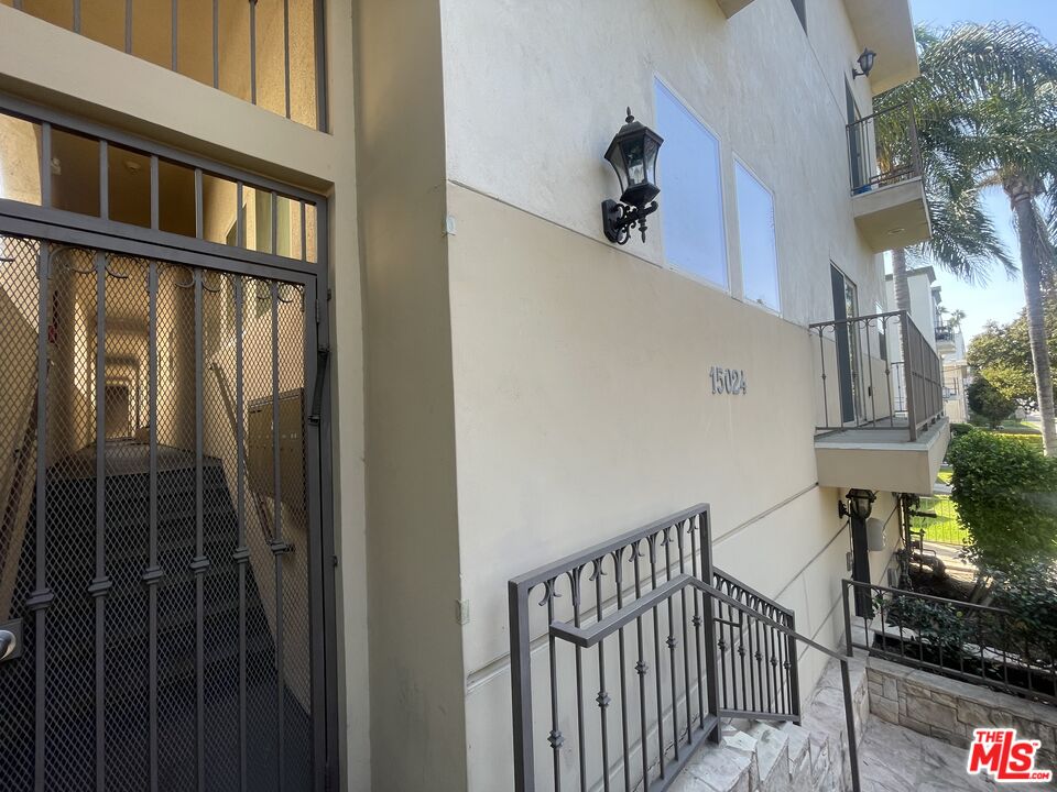 15024 Magnolia Blvd, #104