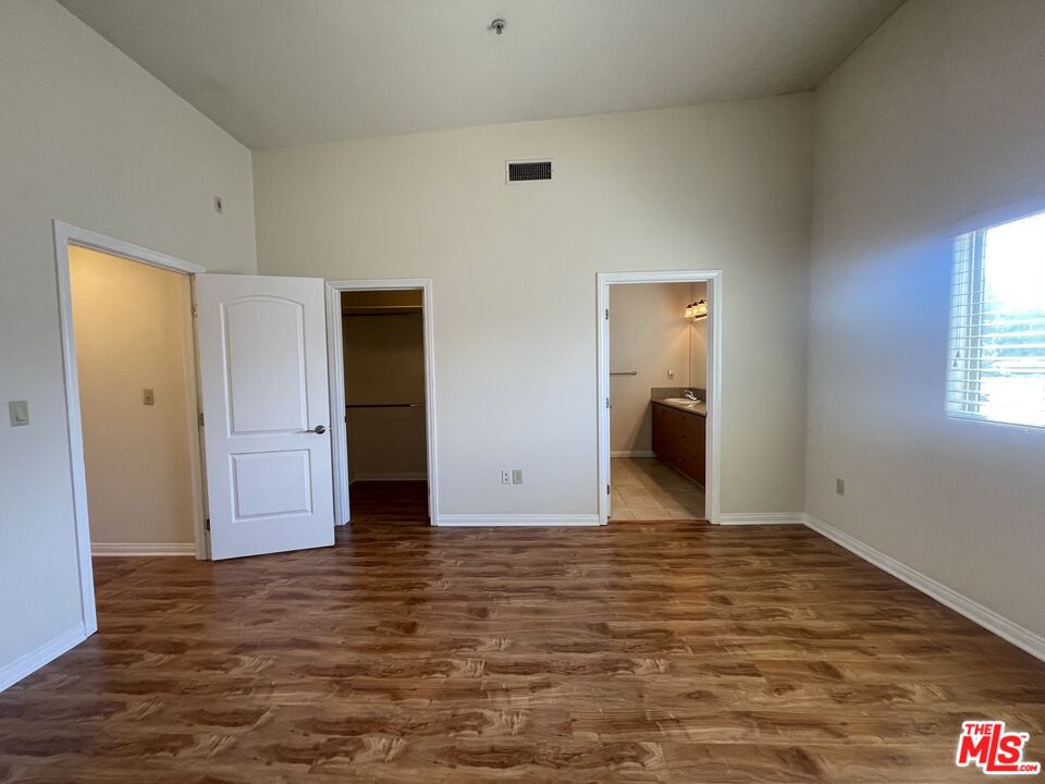 15024 Magnolia Blvd, #104