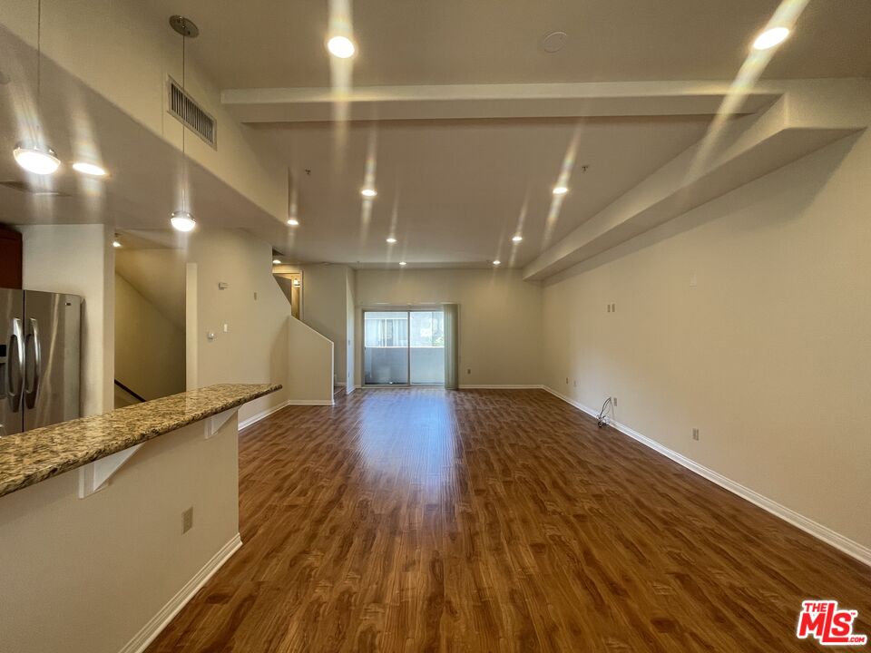 15024 Magnolia Blvd, #104