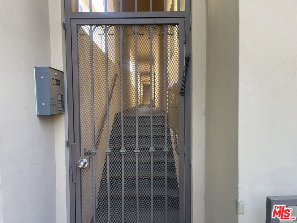 15024 Magnolia Blvd, #104