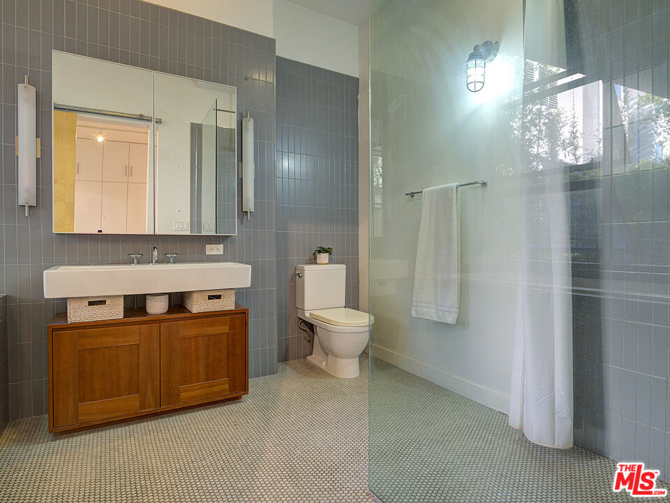4080 Glencoe Ave Unit: 211
