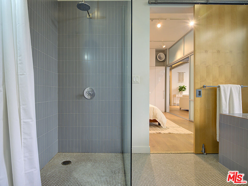 4080 Glencoe Ave Unit: 211
