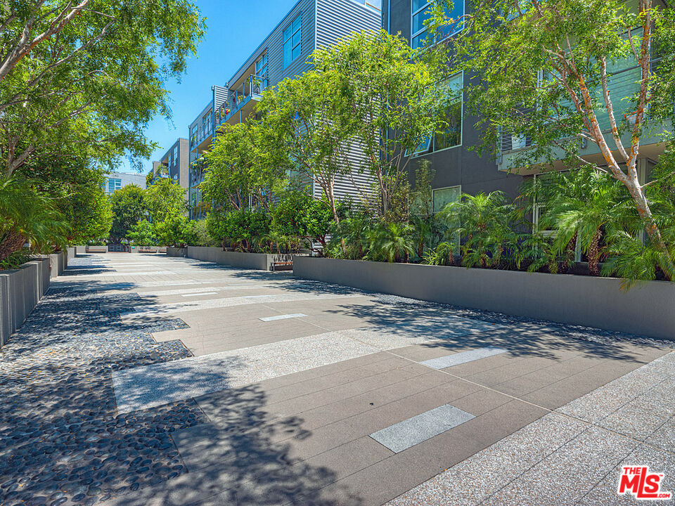 4080 Glencoe Ave Unit: 211
