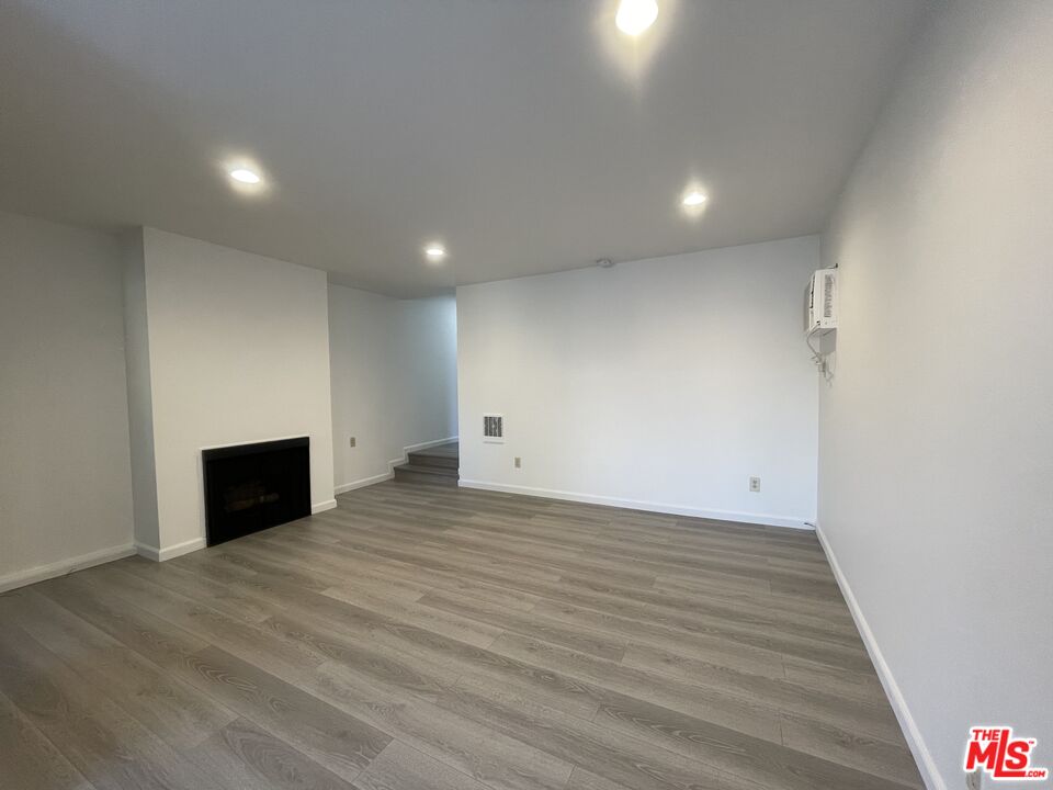 1337 N Sierra Bonita Ave, #301