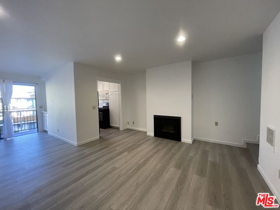 1337 N Sierra Bonita Ave, #301