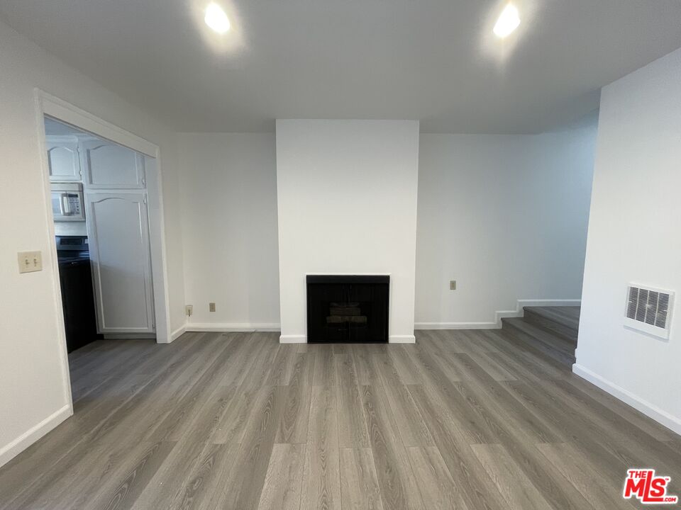 1337 N Sierra Bonita Ave, #301