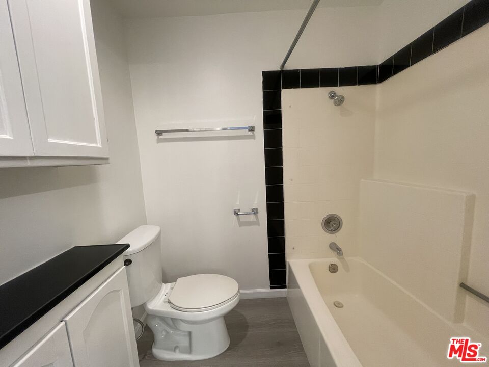 1337 N Sierra Bonita Ave, #301