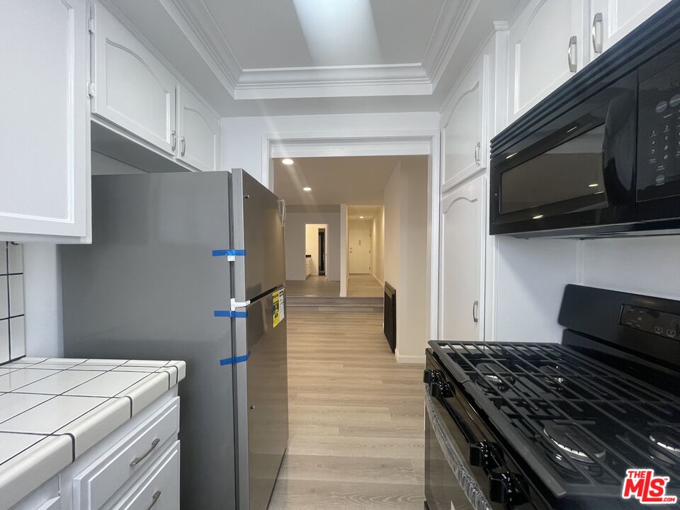 1337 N Sierra Bonita Ave, #205