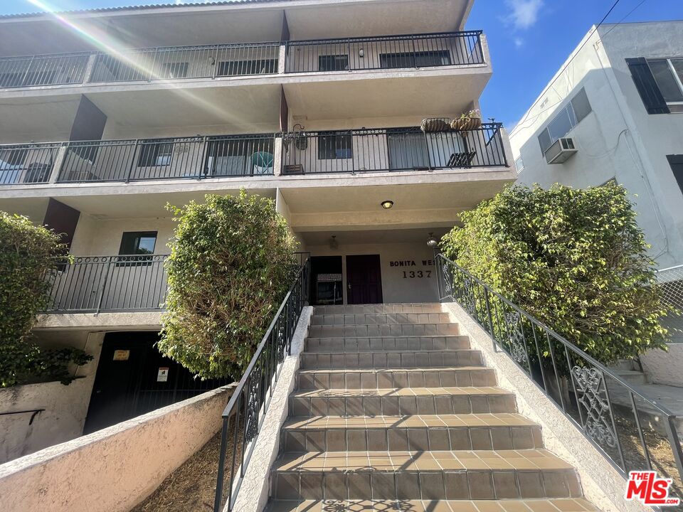 1337 N Sierra Bonita Ave, #205