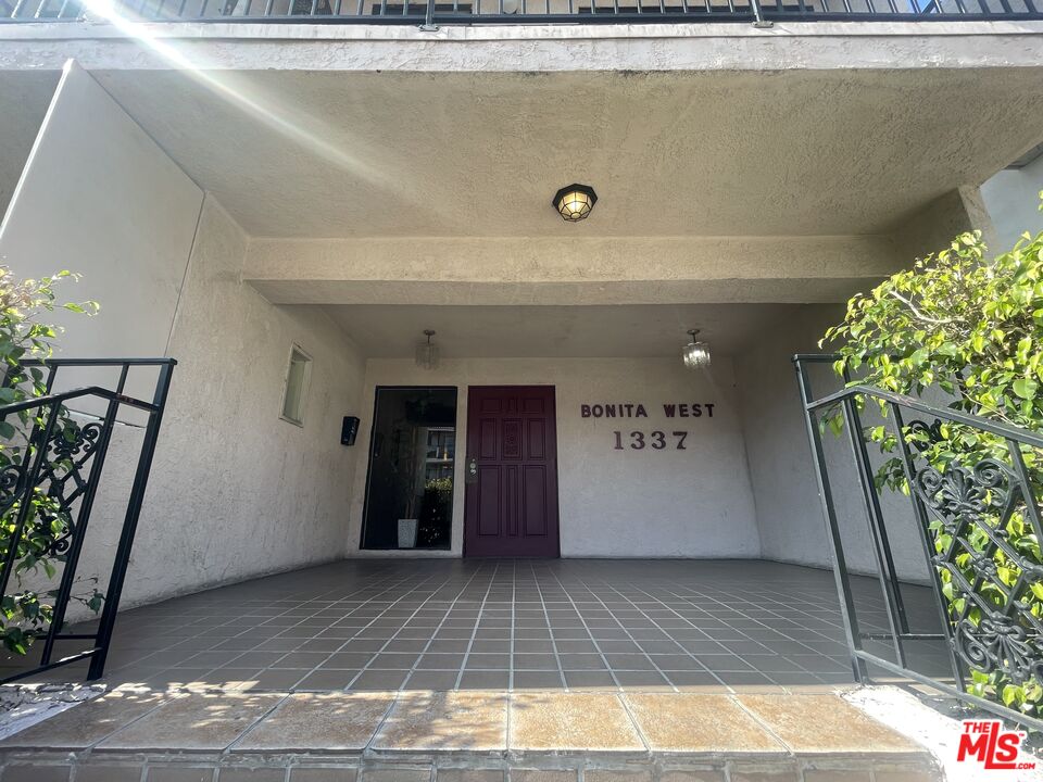 1337 N Sierra Bonita Ave, #205