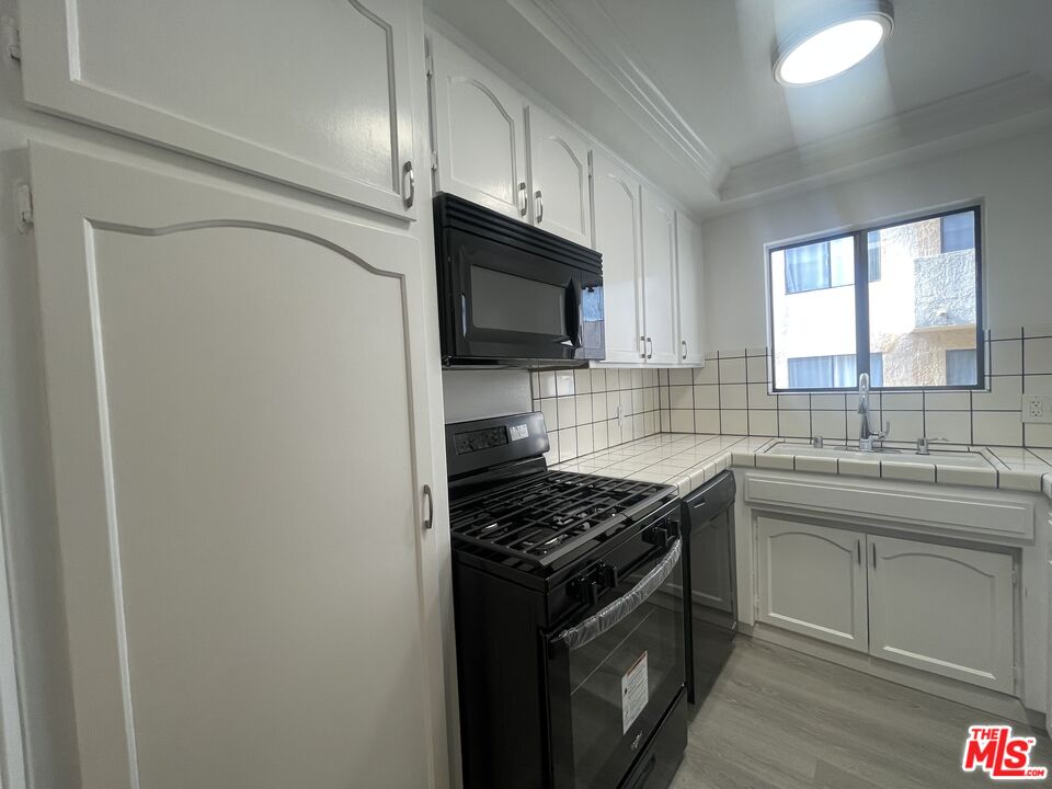 1337 N Sierra Bonita Ave, #205