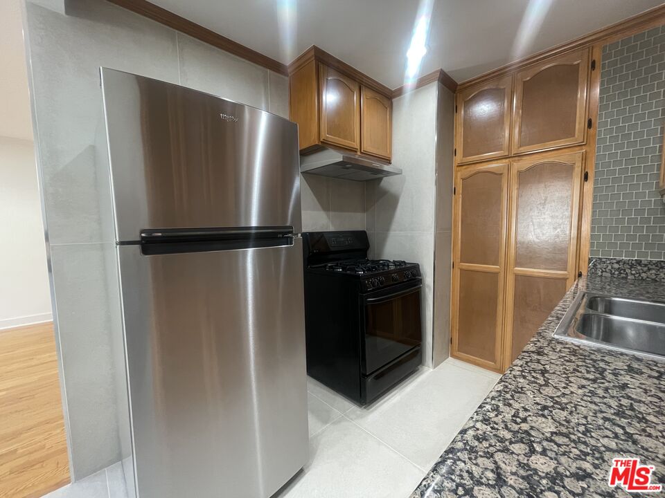 1122 N Formosa Ave, #3