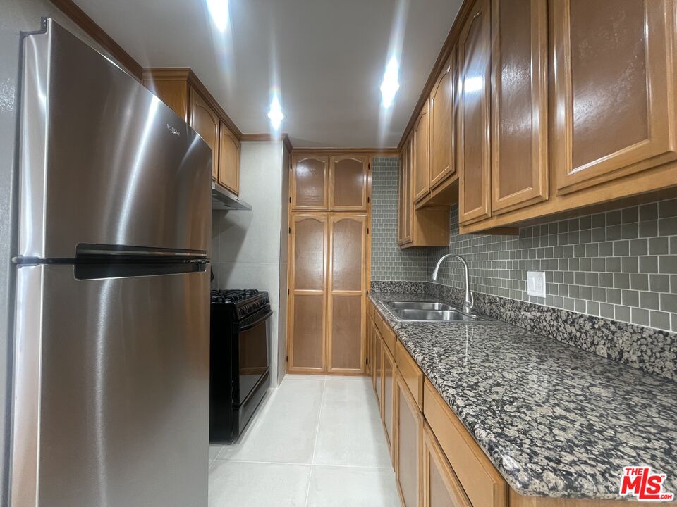 1122 N Formosa Ave, #3