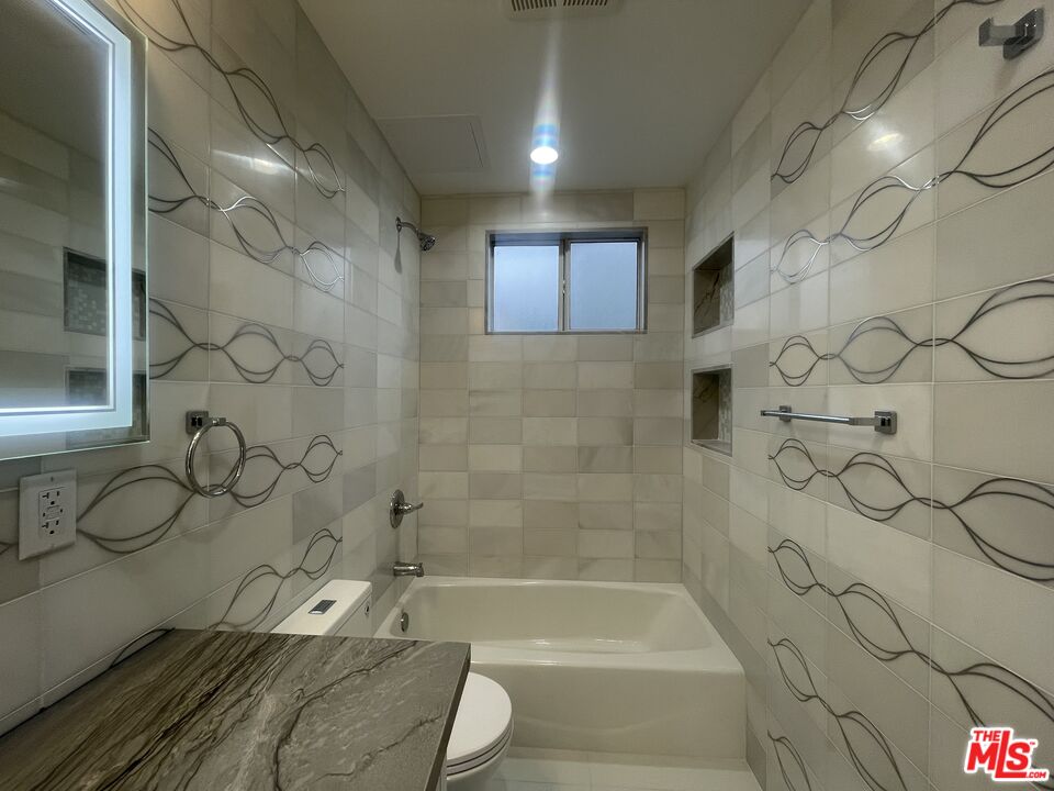 1122 N Formosa Ave, #3