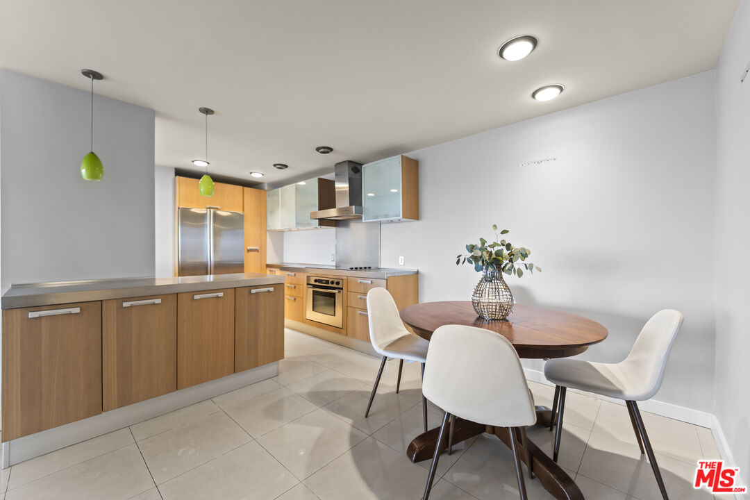 1155 N La Cienega Blvd Unit: 1102