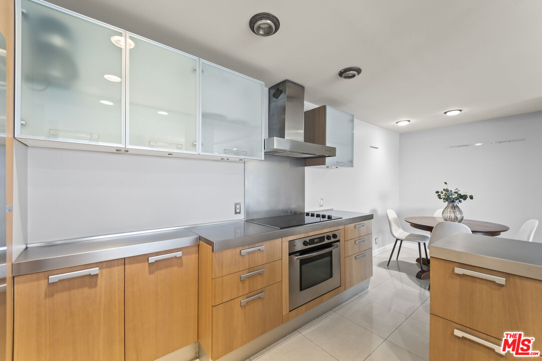 1155 N La Cienega Blvd Unit: 1102